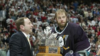 2025 Conn Smythe odds: Connor Hellebuyck, Nathan MacKinnon are the favorites (featured). Photo by @AnaDucksHistory